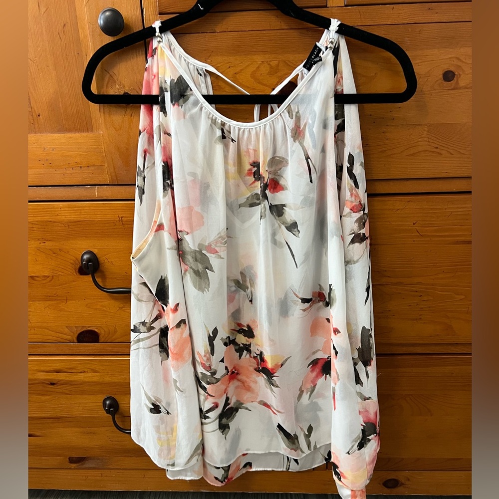 White House Black Market Sleeveless Floral Blouse